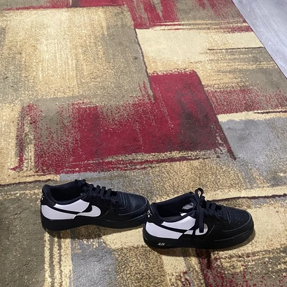 Nike Black and White Sneakers - Picture 2 of 5